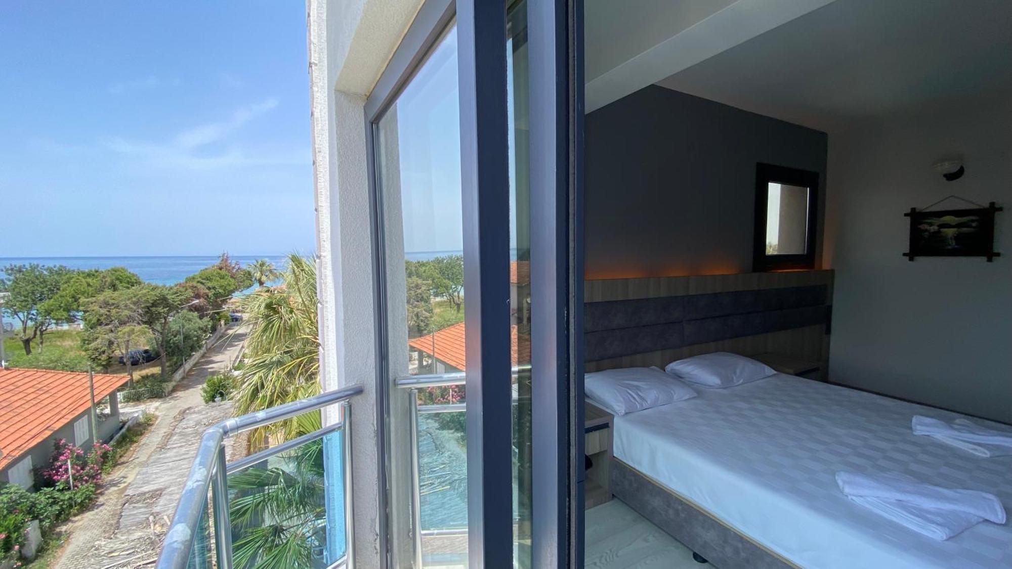 Medos Beach Hotel คูซาดาซี ภายนอก รูปภาพ