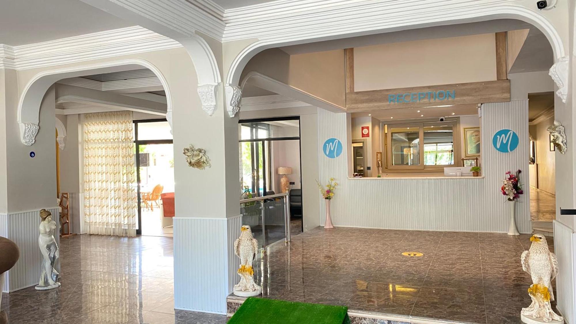 Medos Beach Hotel คูซาดาซี ภายนอก รูปภาพ